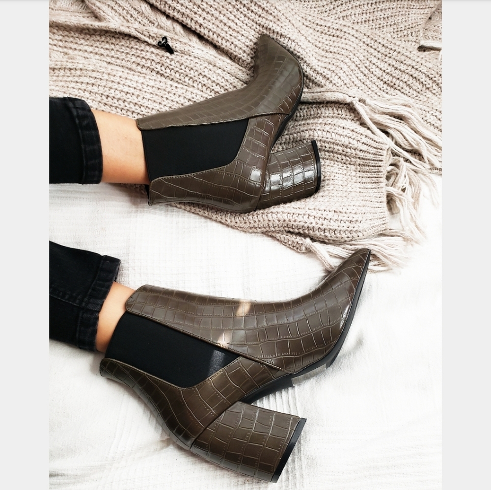 🚨//Fall Must Haves// Croco print Bootie - Picture 4 of 8